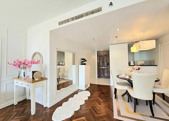 Baan Sansaran Excellent Apartment On The Beach With A Large Territory And Swimming Pools.